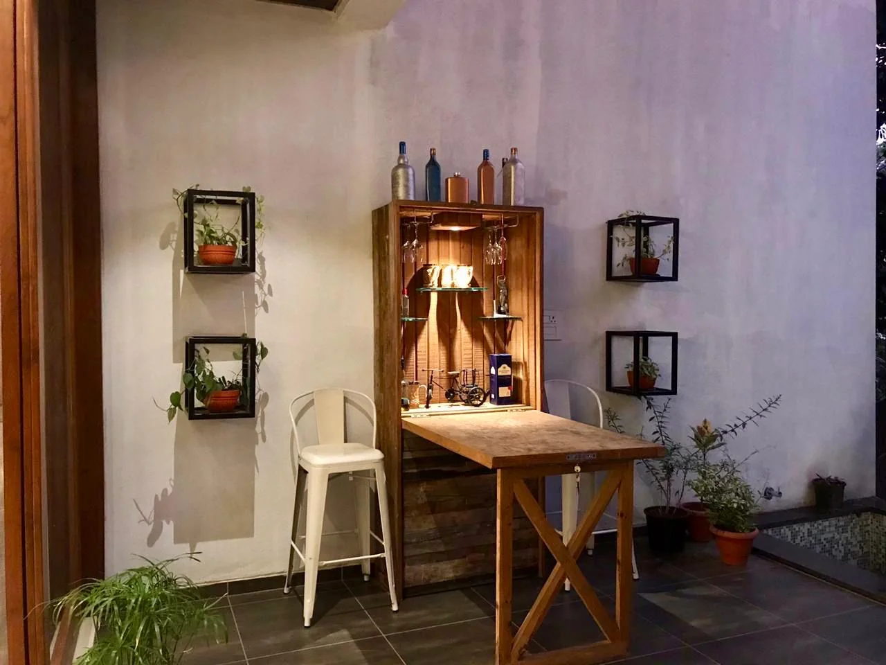 Bar counter detail