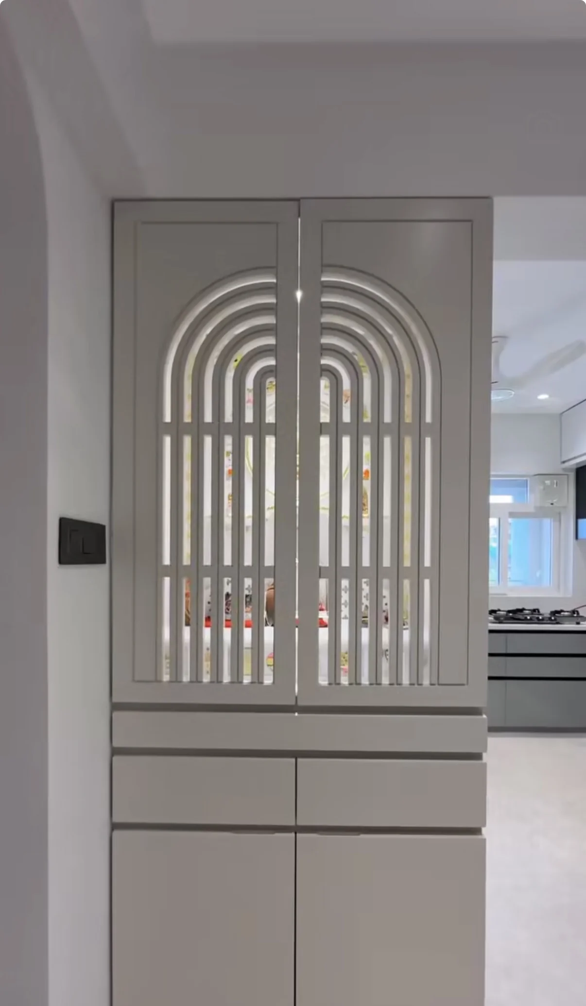 Crockery unit detail